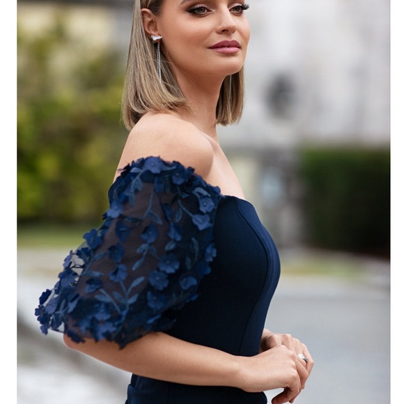 Beautiful Xscape floral sleeve gown. Never worn with tags, size 14W - Picture 7 of 7